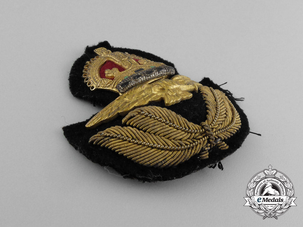 a_second_war_royal_canadian_air_force(_rcaf)_officer's_cap_badge_e_5931