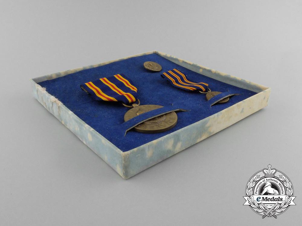 united_states._a_civilian_vietnam_service_medal_with_miniature&_lapel_pin_e_832_1