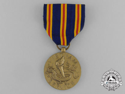 united_states._a_civilian_vietnam_service_medal_with_miniature&_lapel_pin_e_833_1