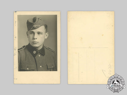 germany,_ss._a3_rd_ss_panzer_division_totenkopf_studio_portrait_emd_287_1