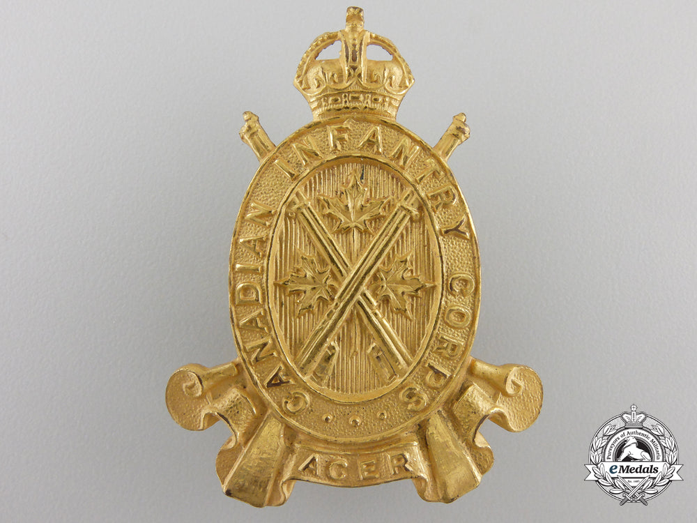 canada._an_infantry_corps_officer's_cap_badge_img_01_19_16