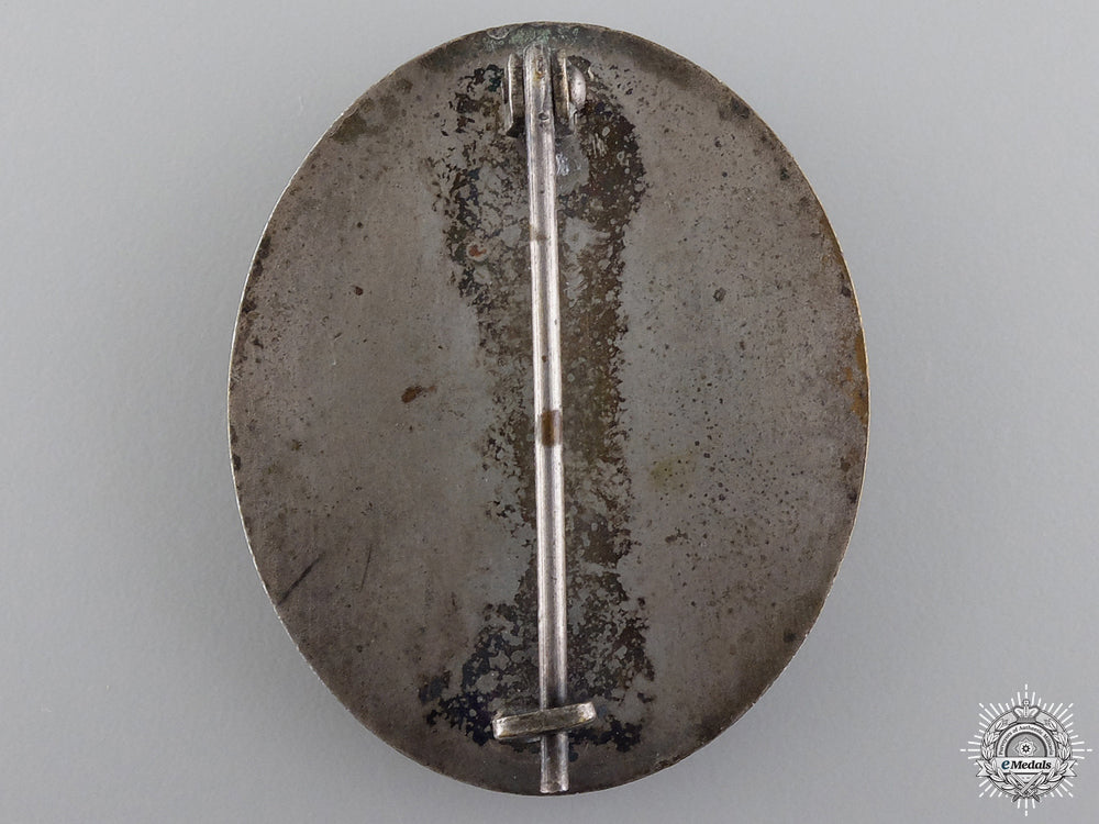 a_silver_grade_second_war_wound_badge_img_02.jpg54a2fb61b9428