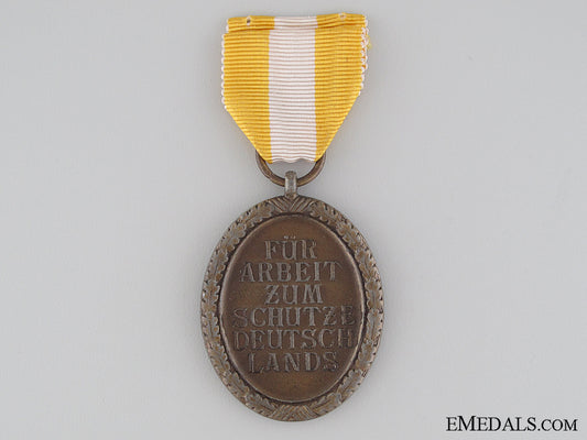 west_wall_medal_img_02.jpg534c051a354fe