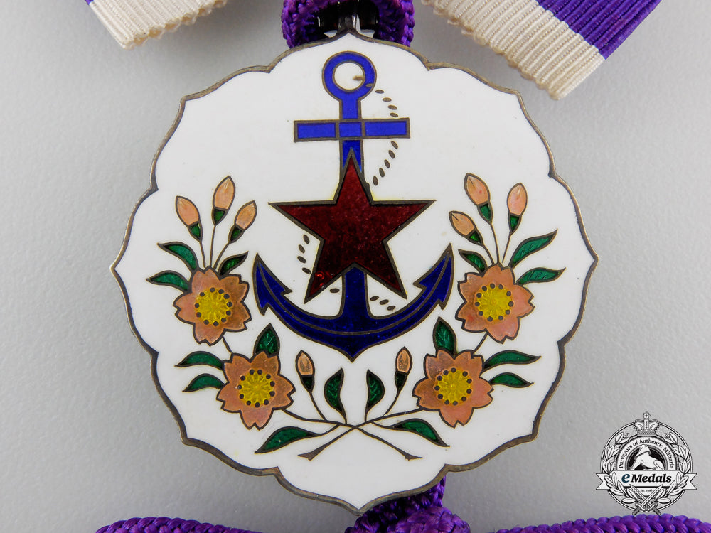 a_japanese_women's_association_distinguished_service_badge_img_03_13