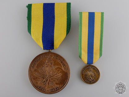 two_american_service_medal_with_cases_img_04.jpg54c0021d99342