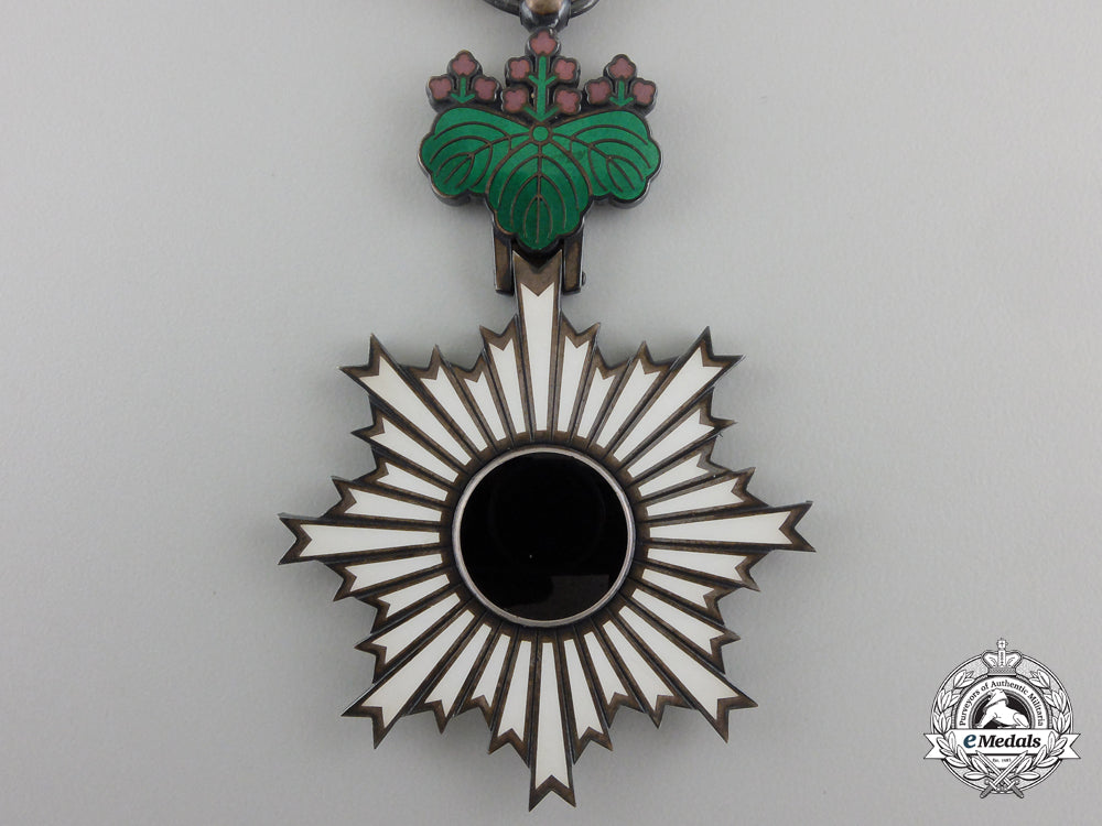 japan,_empire._an_order_of_the_rising_sun,_vi_class_with_case_img_05.jpg55d1e360cad22_1