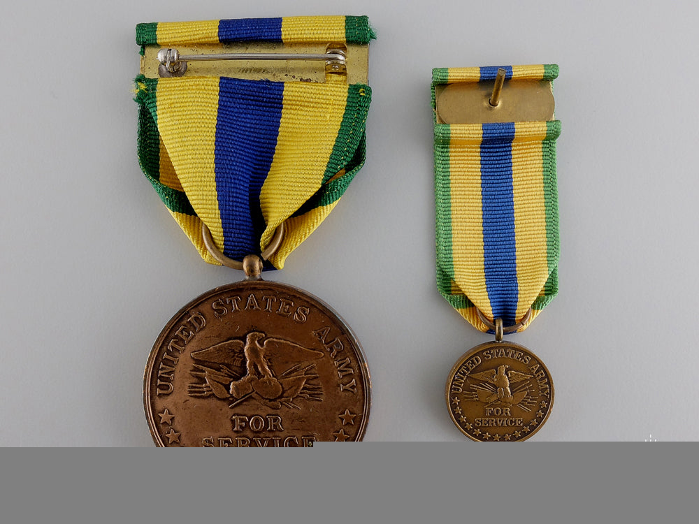 two_american_service_medal_with_cases_img_05.jpg54c0022733a80