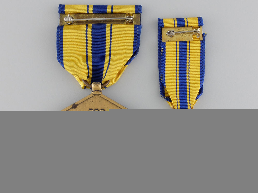 two_american_cased_merit_medals_img_05.jpg54c00359c7b31