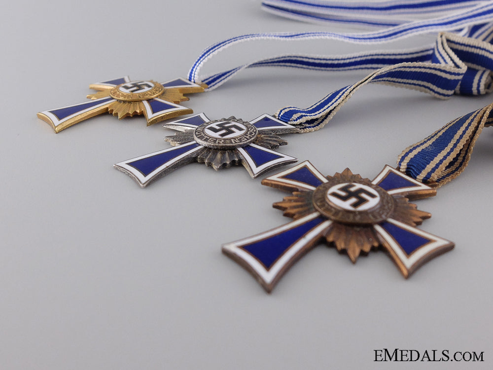 three_third_reich_german_mother's_crosses_img_05.jpg5422db3de7b30