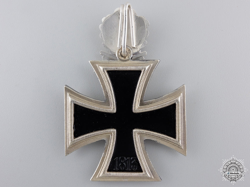 a1957_knight's_cross_of_the_iron_cross_with_swords_and_oak_leaves_consignment#29_img_06.jpg54fdb7ecc8918