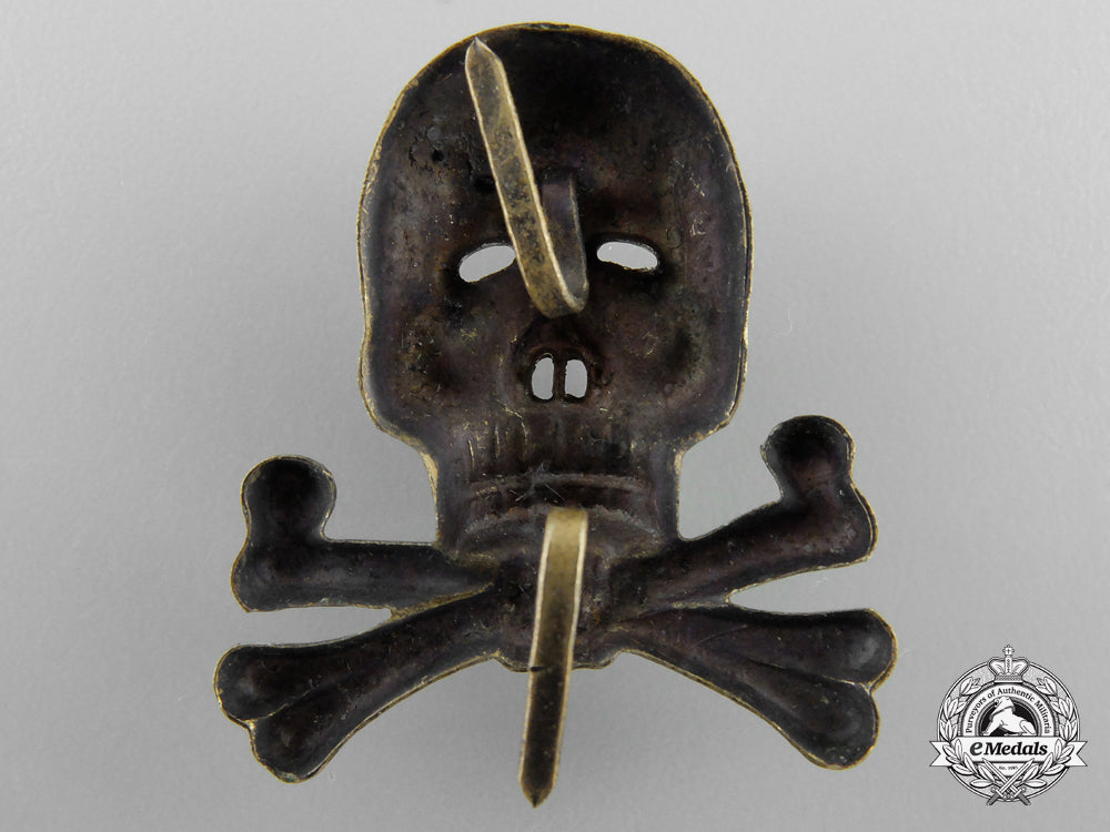 a_braunschweiger_totenkopf(_skull)_officer’s_cap_insignia_for_the_infantry_regiment_nr.92_or_hussars.17_j_049