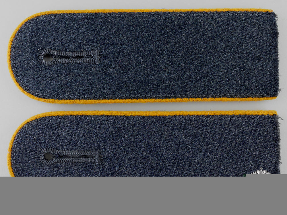 germany,_luftwaffe._a_pair_of_flight_enlisted_shoulder_straps_k_637