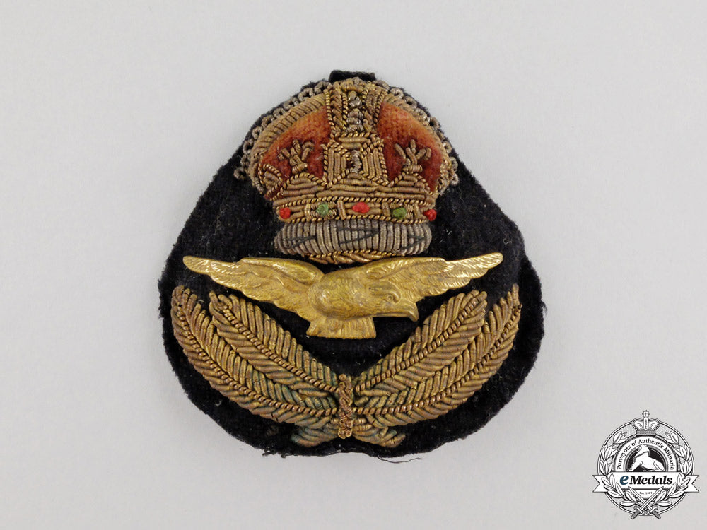 a_second_war_royal_canadian_air_force(_rcaf)_officer's_cap_badge_k_947_1_1