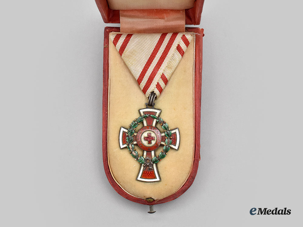 austria,_imperial._an_honour_decoration_of_the_red_cross,_ii_class_cross_in_case,_by_g.a._scheid_l22_mnc0455_601_1