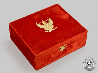 thailand,_kingdom._an_order_of_the_white_elephant,_knight_grand_cordon(_special_class)_set_in_case_l22_mnc0798_466_1