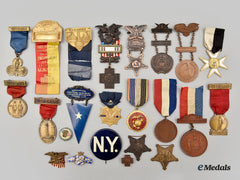 United States. A Lot Of Twenty-Two Assorted Medals, Badges, Pins And Buttons
