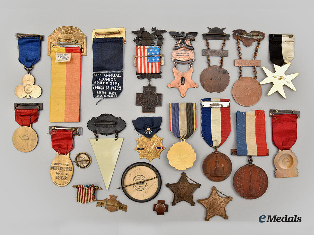 united_states._a_lot_of_twenty-_two_assorted_medals,_badges,_pins_and_buttons_l22_mnc1023_862