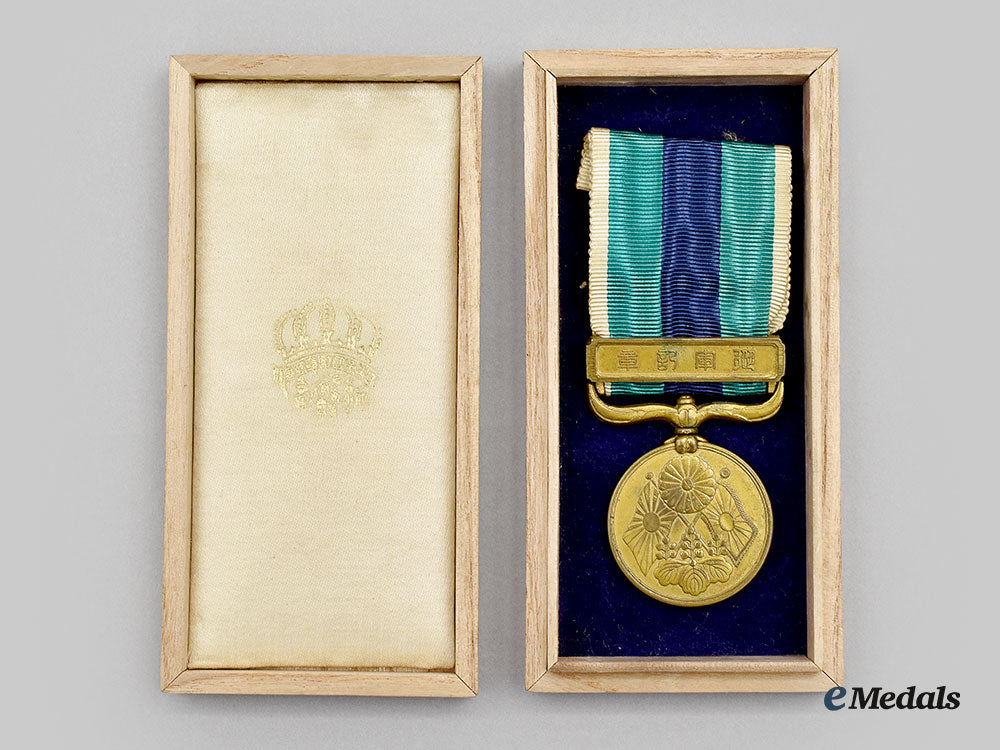 japan,_empire._a1904-1905_russo-_japanese_war_medal,_boxed_with_award_document_l22_mnc2005_385_1