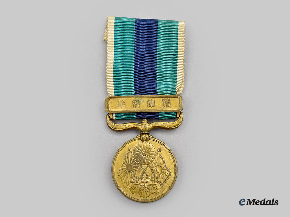 japan,_empire._a1904-1905_russo-_japanese_war_medal,_boxed_with_award_document_l22_mnc2007_387_1