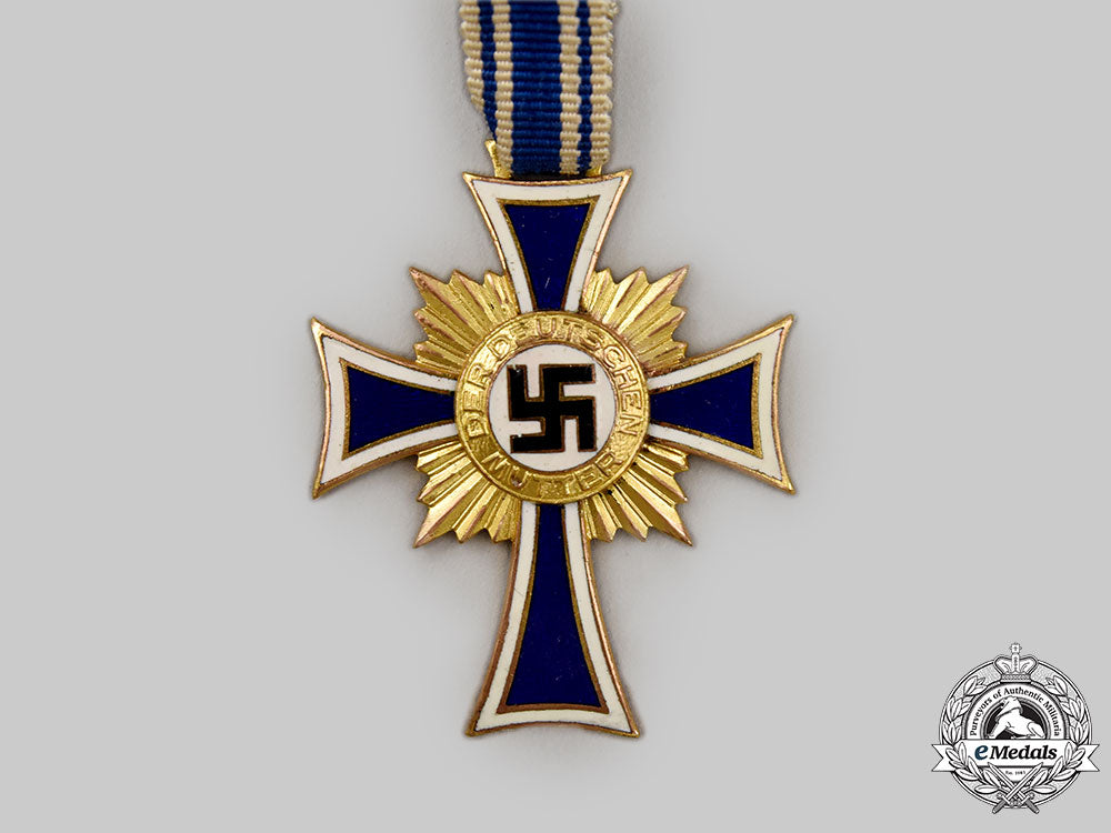 germany,_third_reich._an_honour_cross_of_the_german_mother,_gold_grade_with_case,_by_richard_sieper&_söhne_l22_mnc3257_115