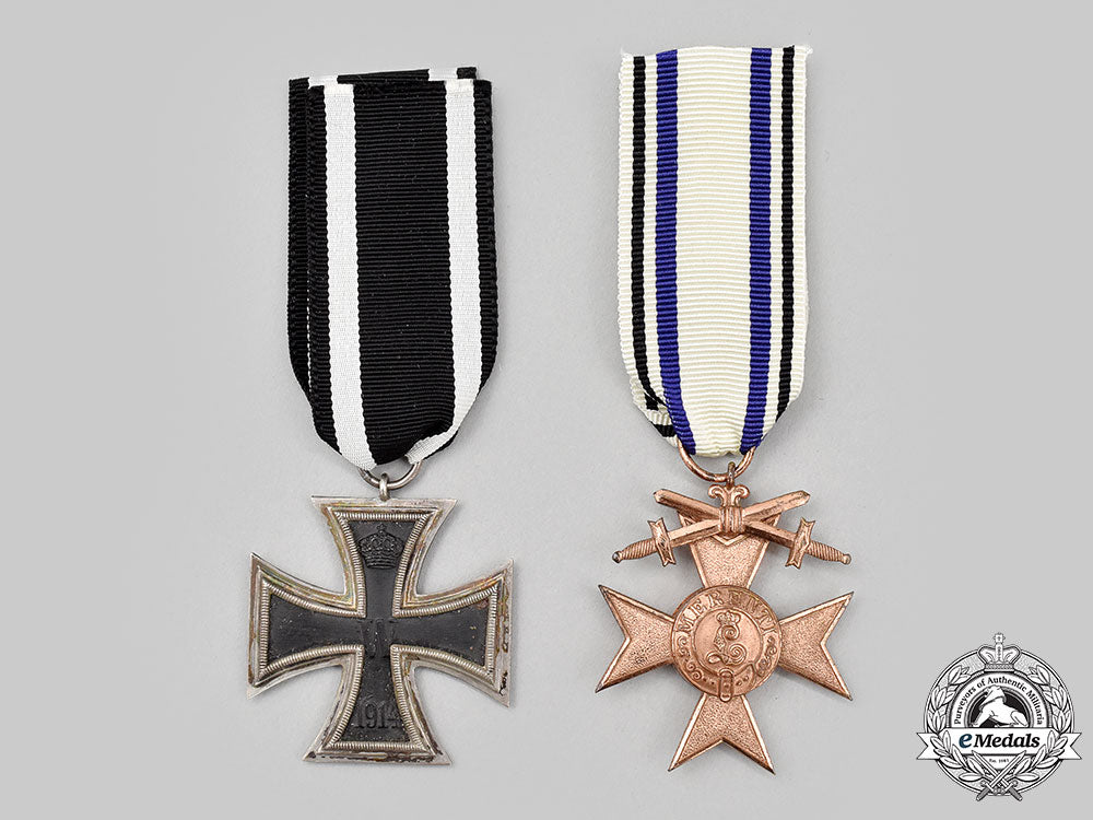 germany,_imperial._a_pair_of_service_awards_to_a_first_world_war_combatant,_with_custom_case_l22_mnc5087_469