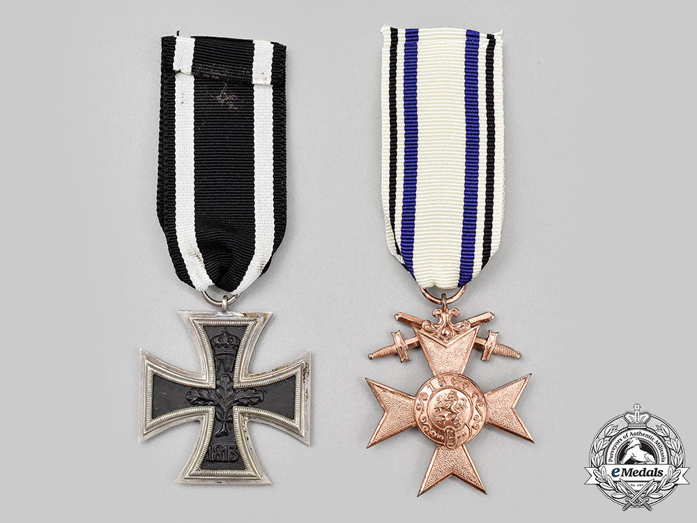 germany,_imperial._a_pair_of_service_awards_to_a_first_world_war_combatant,_with_custom_case_l22_mnc5089_470