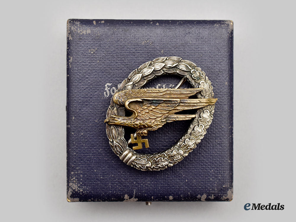 germany,_luftwaffe._a_fallschirmjäger_badge,_with_case,_by_wilhelm_deumer_l22_mnc5928_088