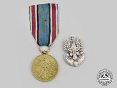 Poland, II Republic. A Commemorative Medal and Polish Armed Forces Cap Badge