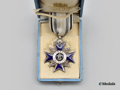 bavaria,_kingdom._an_order_of_military_merit,_iv_class_cross_with_case,_by_jacob_leser_l22_mnc6694_084