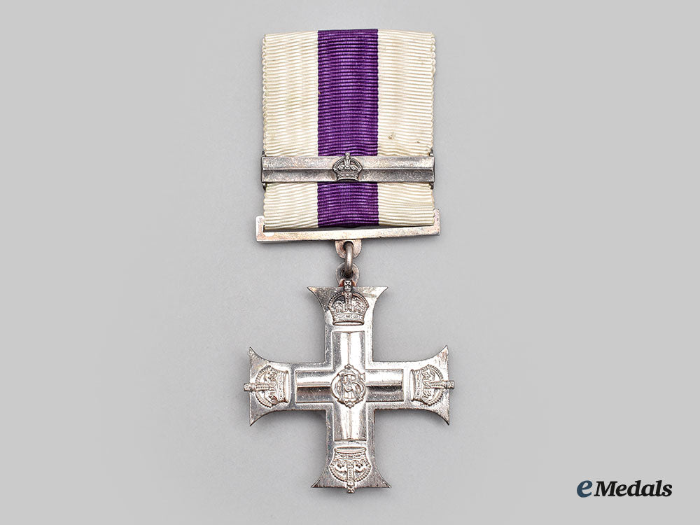 united_kingdom._a_military_cross_with_second_award_bar,_cased_l22_mnc6761_443