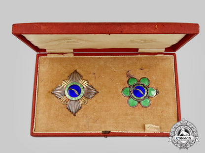 nepal,_federal_democratic_republic._an_order_of_trishakti-_patta,_i_class_set_with_diamonds,_in_case,_c.1947_l22_mnc8876_048