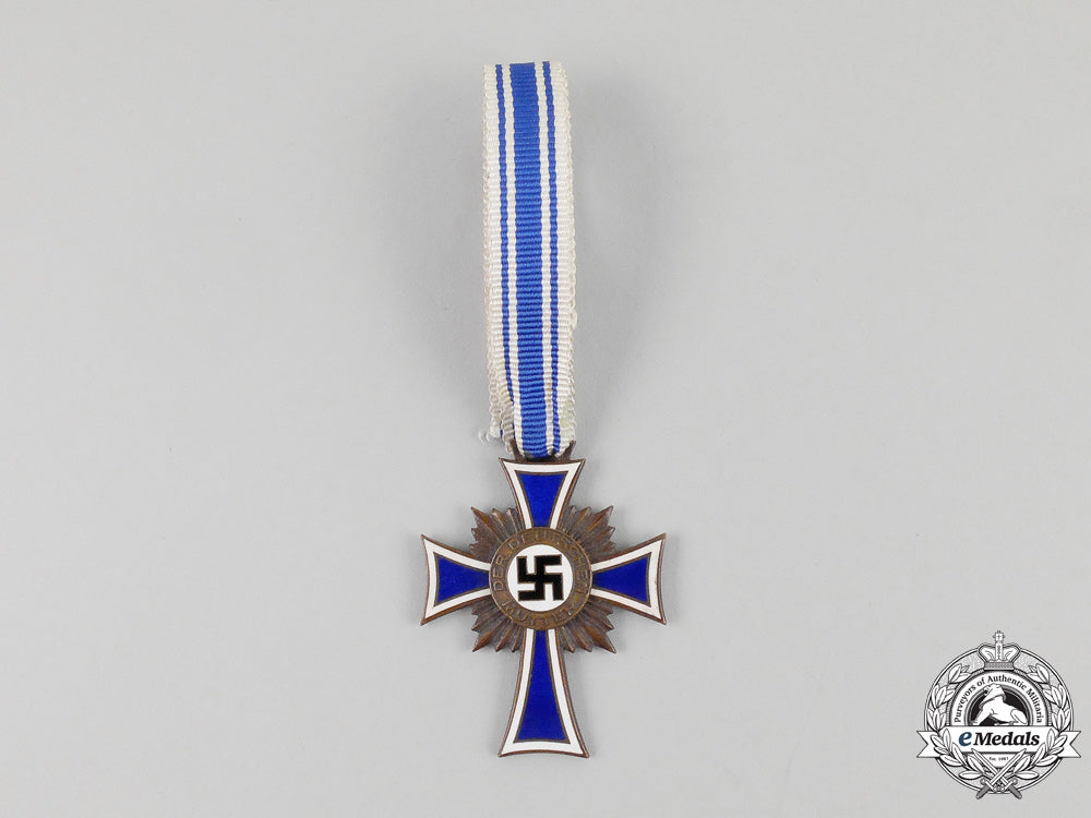 a3_rd_class_cross_of_honour_of_the_german_mother_in_its_packet_of_issue_l_423_1