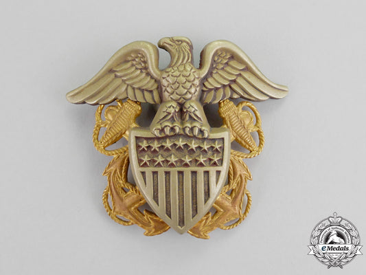 united_states._a(_usn)_officer's_cap_badge,_c.1942_m17-2168