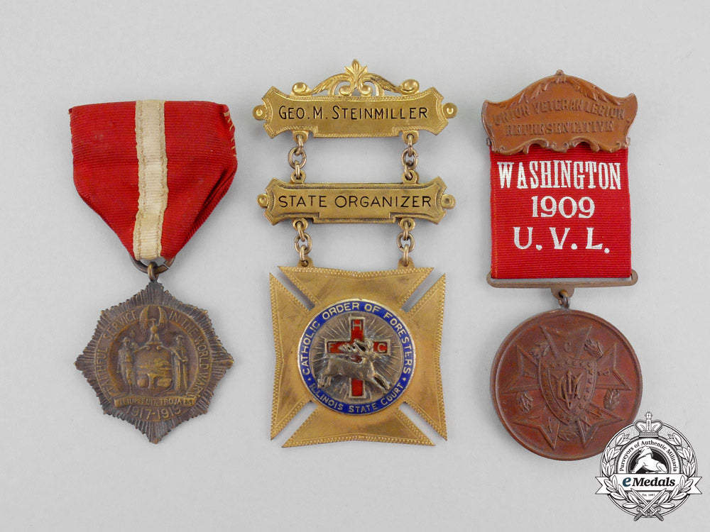 united_states._a_lot_of_three_medals_and_badges_m17-2635