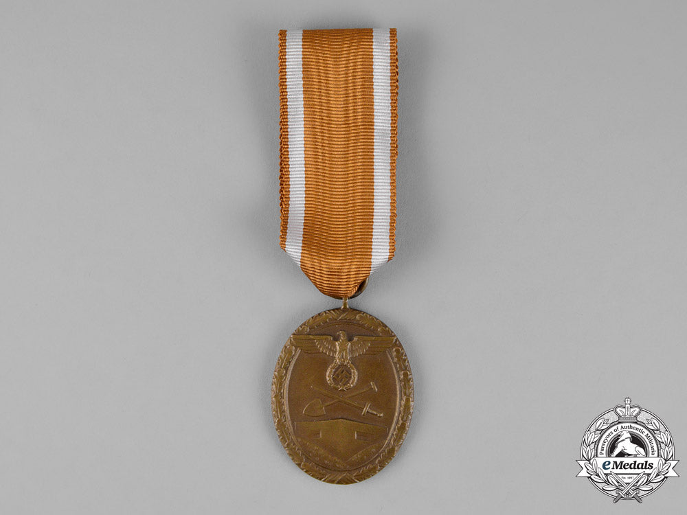 germany._a_west_wall_medal_m18-2245