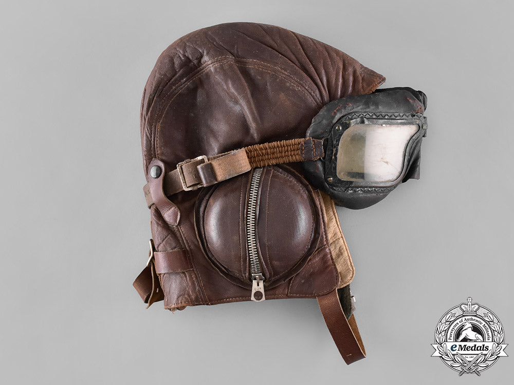 canada._a_royal_canadian_air_force(_rcaf)_flying_helmet_with_goggles,_c.1942_m181_9966_1