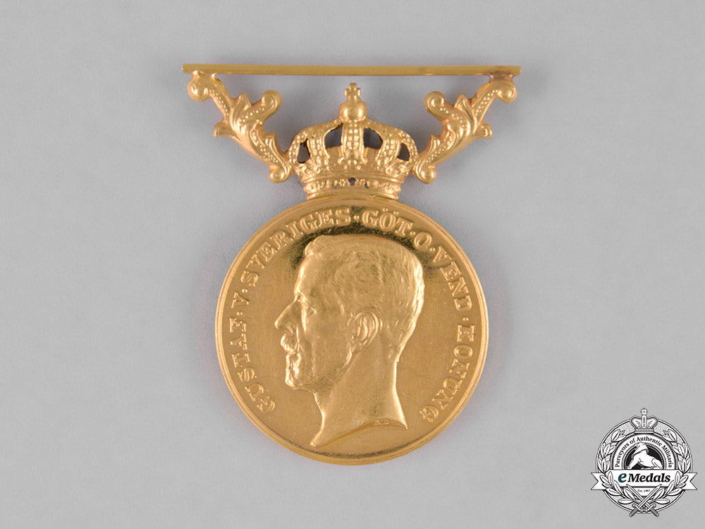 sweden,_kingdom._a_medal_for_zeal_and_devotion_in_gold,_i_class,_c.1910_m182_1169