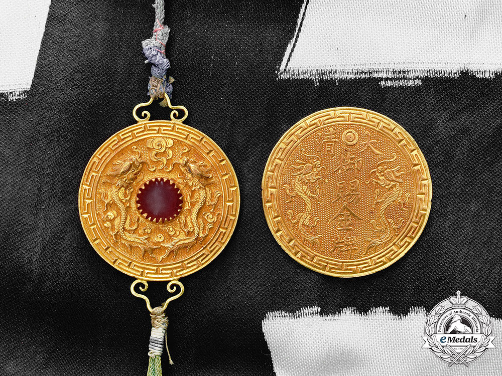 china,_qing_dynasty._an_order_of_the_imperial_dragon(_bao_xing_merit_medal),_i_class_set,_c.1875_m182_2574_2