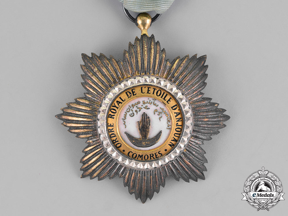 comoros,_french_colonial._a_royal_order_of_the_star_of_anjouan,_officer,_c.1920_m18_9003