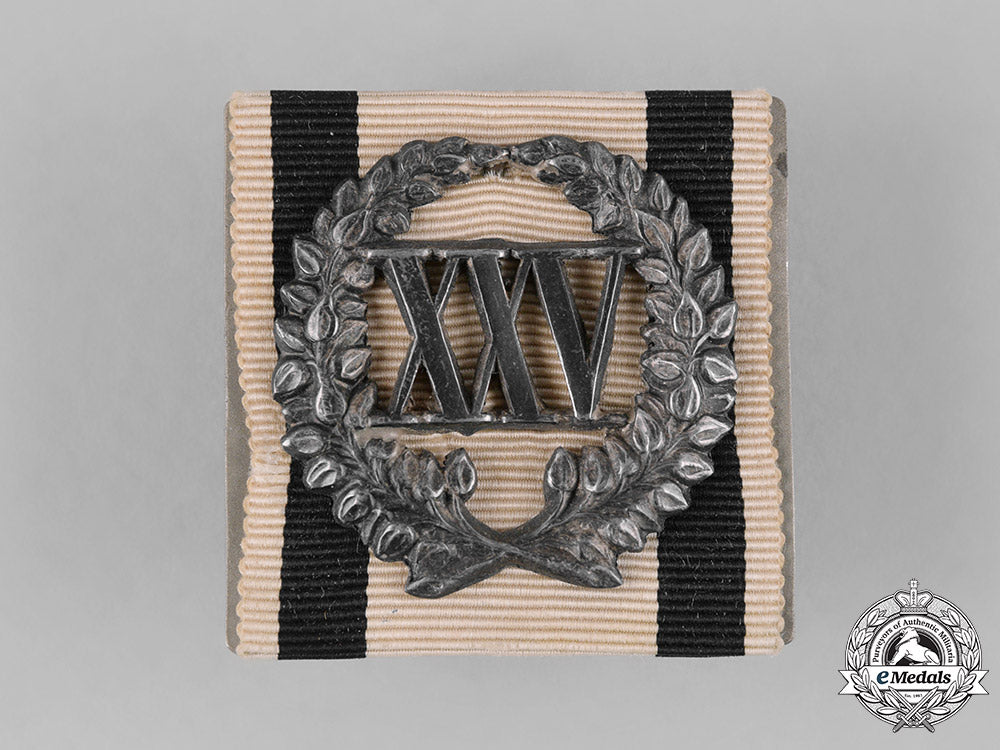 prussia,_kingdom._a_kaiser_wilhelm_ii_and_kaiserin_auguste_silver_wedding_anniversary_clasp,_c.1906_m19_11637