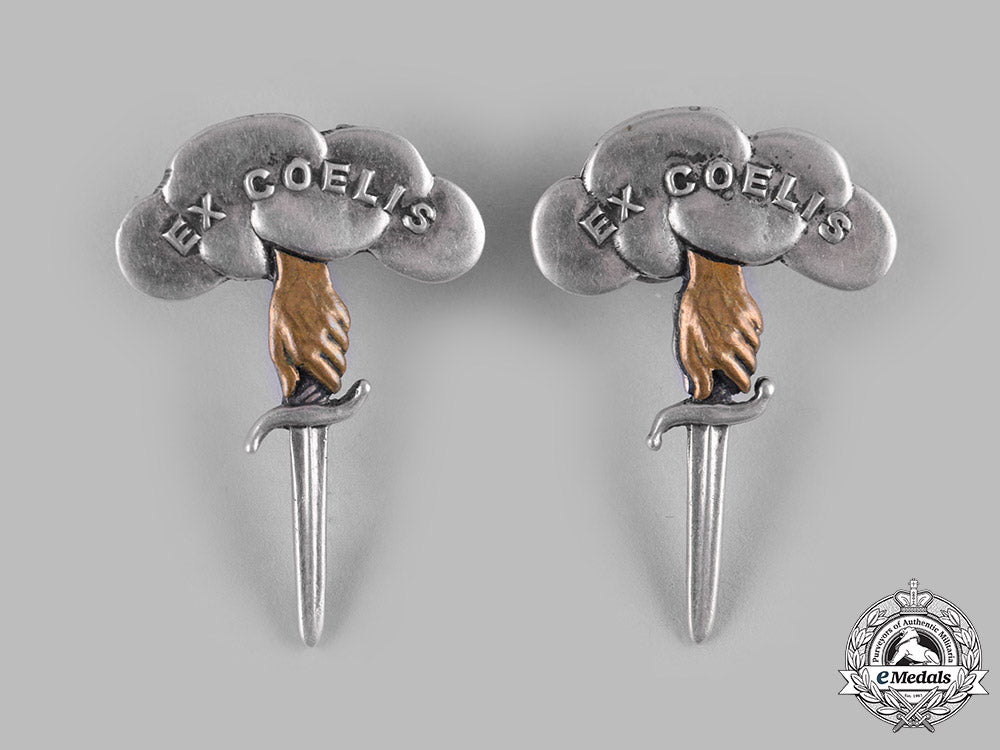 canada._a_rare_set_of_canadian_parachute_corps_officer's_collar_badges,_by_scully,_c.1942_m19_13361
