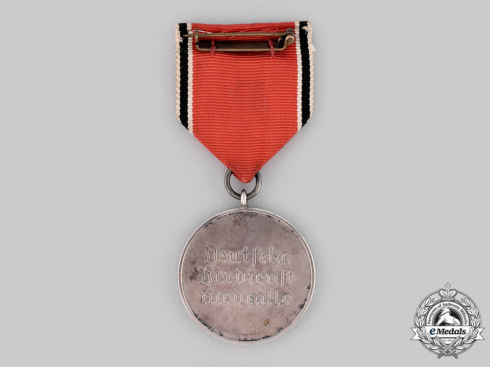 germany,_third_reich._a_german_eagle_order,_silver_medal_of_merit_with_case,_by_the_prussian_state_mint_m19_20466_1_1