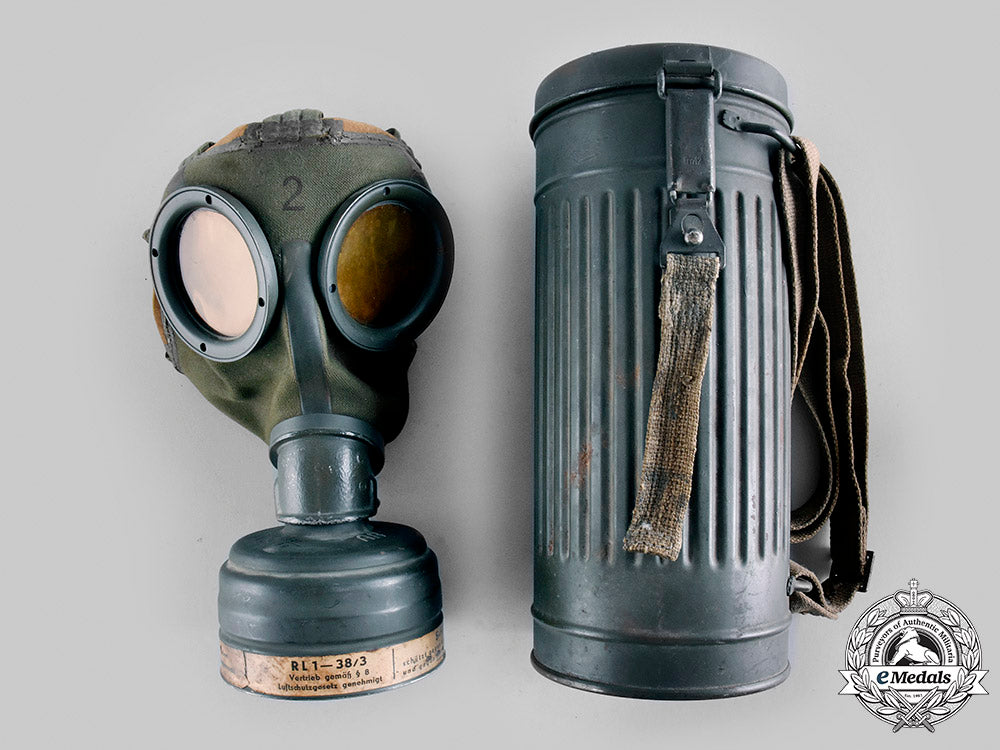 germany,_luftschutz._a_model38_luftschutz_gas_mask,_with_case_m19_23067