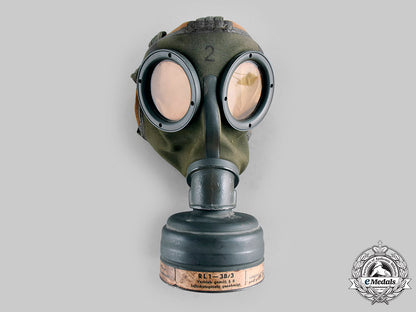 germany,_luftschutz._a_model38_luftschutz_gas_mask,_with_case_m19_23068