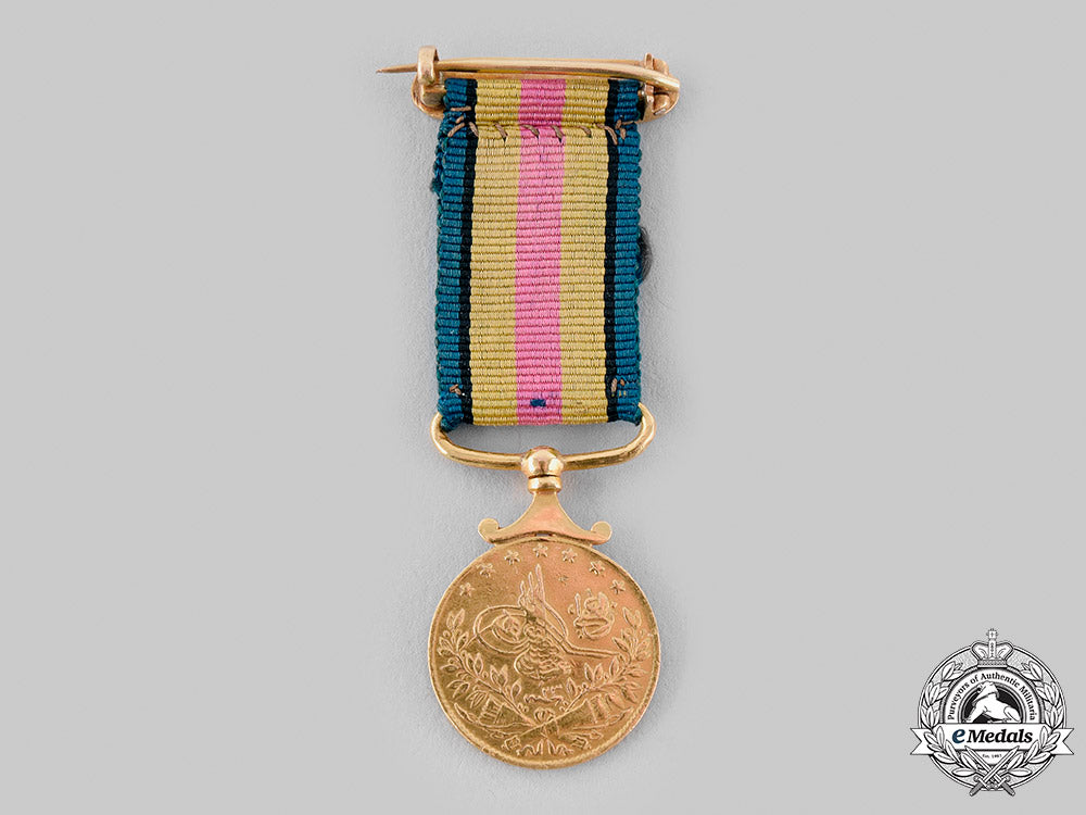 turkey,_ottoman_empire._a_medal_of_sishaneli_tufek_in_gold,_miniature,_c.1870_m19_23365