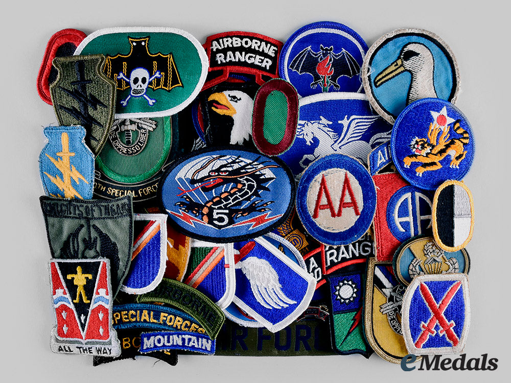 united_states._a_lot_of_ninety_army_and_air_force_uniform_insignia_m19_25783