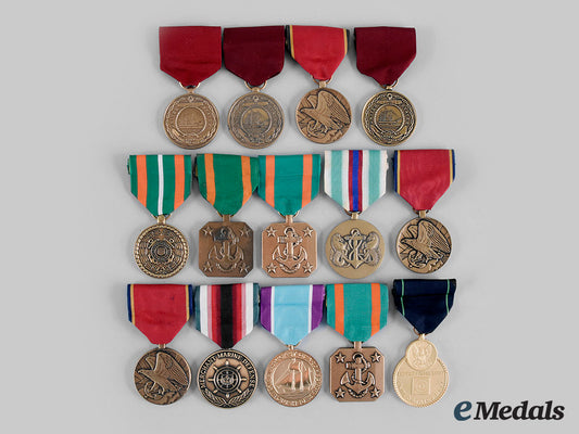 united_states._a_lot_of_fourteen_merchant_marine,_navy_and_coast_guard_medals_m20_00894_1