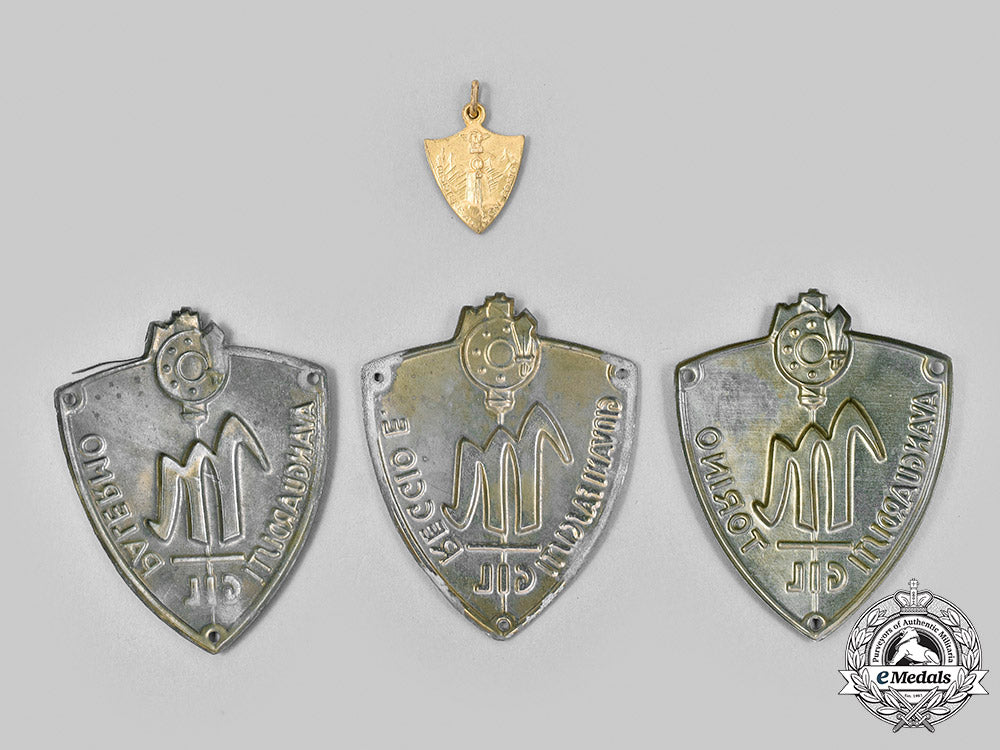 italy,_kingdom._a_lot_of_three_gil(_gioventu_italiana_del_littorio)_fascist_youth_sleeve_badges_m20_1419_mnc3597_1