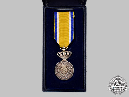 netherlands,_kingdom._an_order_of_orange-_nassau,_civil_division,_silver_grade_medal_m21_13__mnc0087