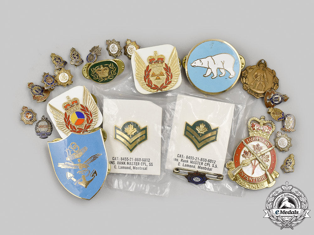 canada._lot_of_twenty-_five_badges_m21_657_1